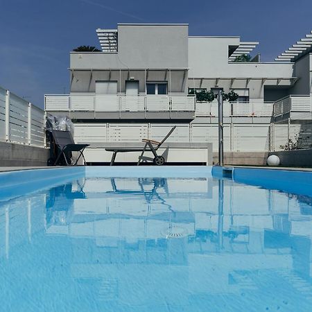 The Prince - Luxury Apartments With Pool 페스키에라델가르다 외부 사진