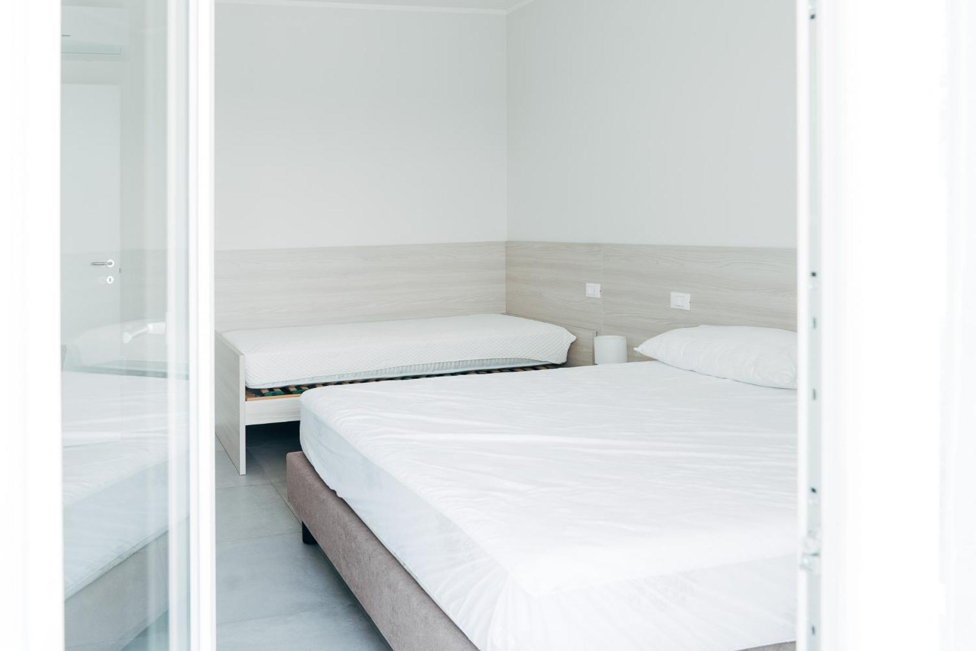 The Prince - Luxury Apartments With Pool 페스키에라델가르다 외부 사진