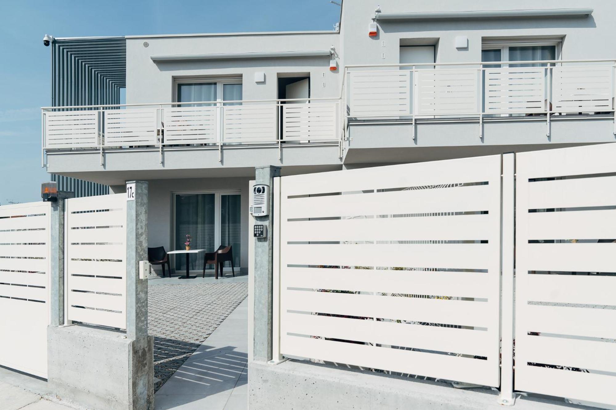 The Prince - Luxury Apartments With Pool 페스키에라델가르다 외부 사진