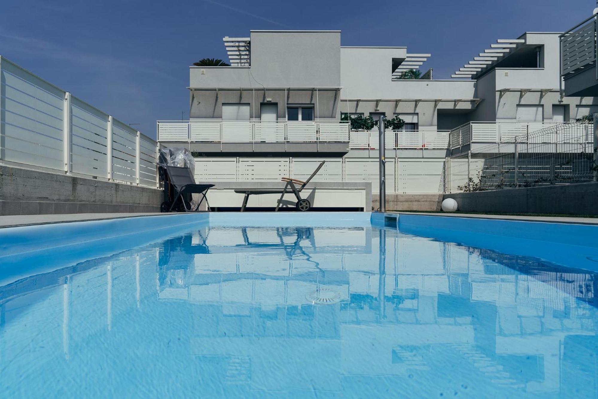The Prince - Luxury Apartments With Pool 페스키에라델가르다 외부 사진