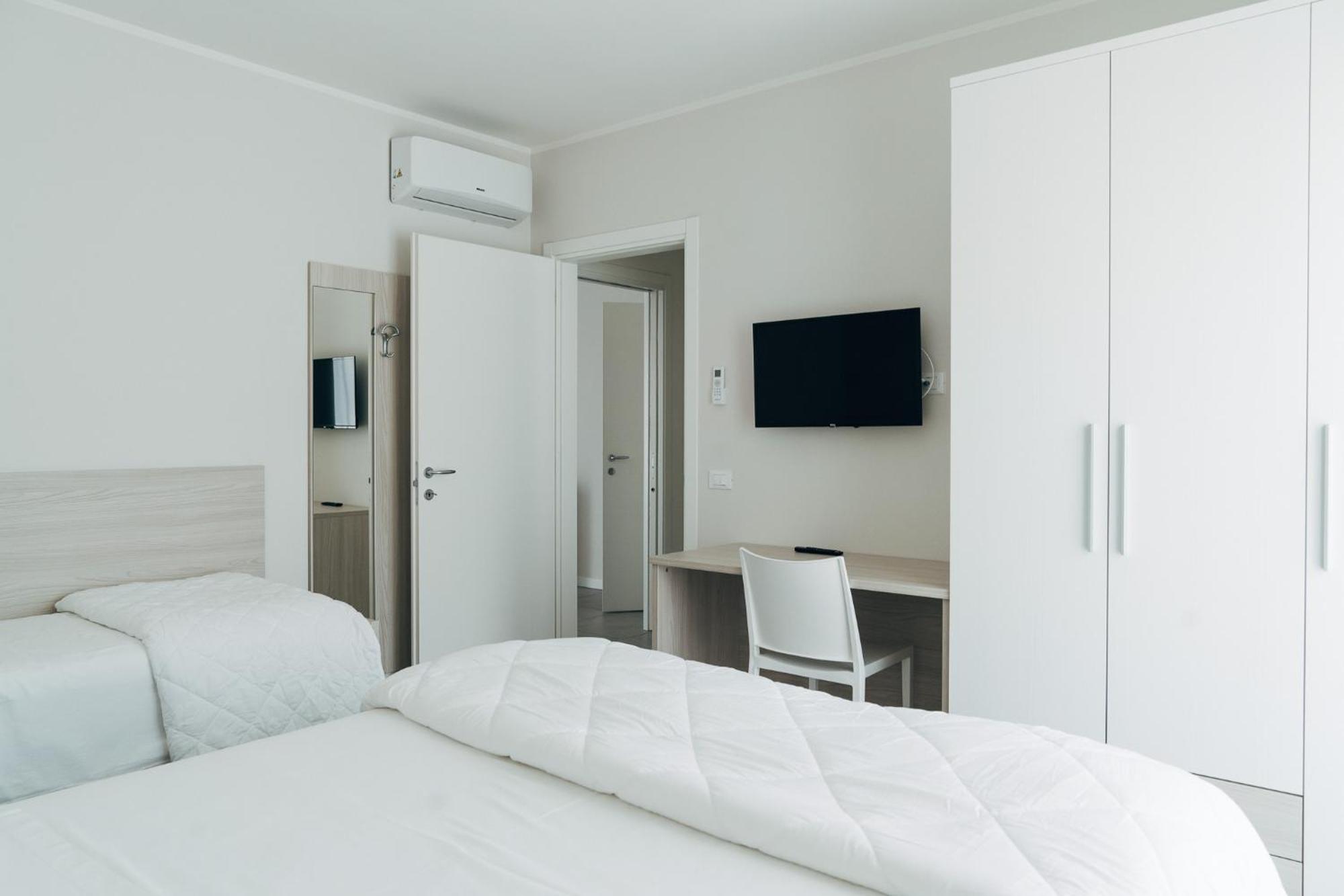The Prince - Luxury Apartments With Pool 페스키에라델가르다 외부 사진