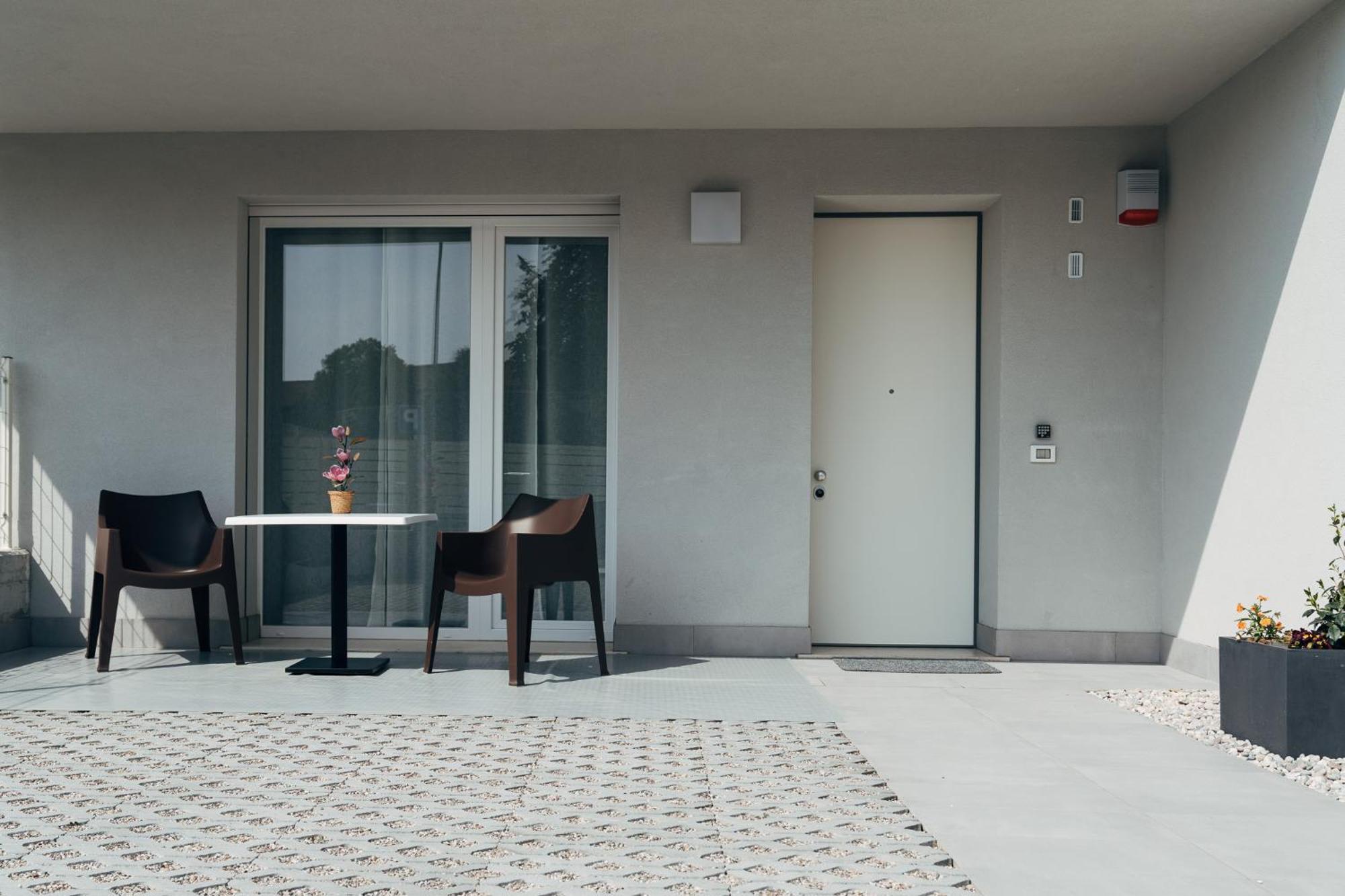 The Prince - Luxury Apartments With Pool 페스키에라델가르다 외부 사진
