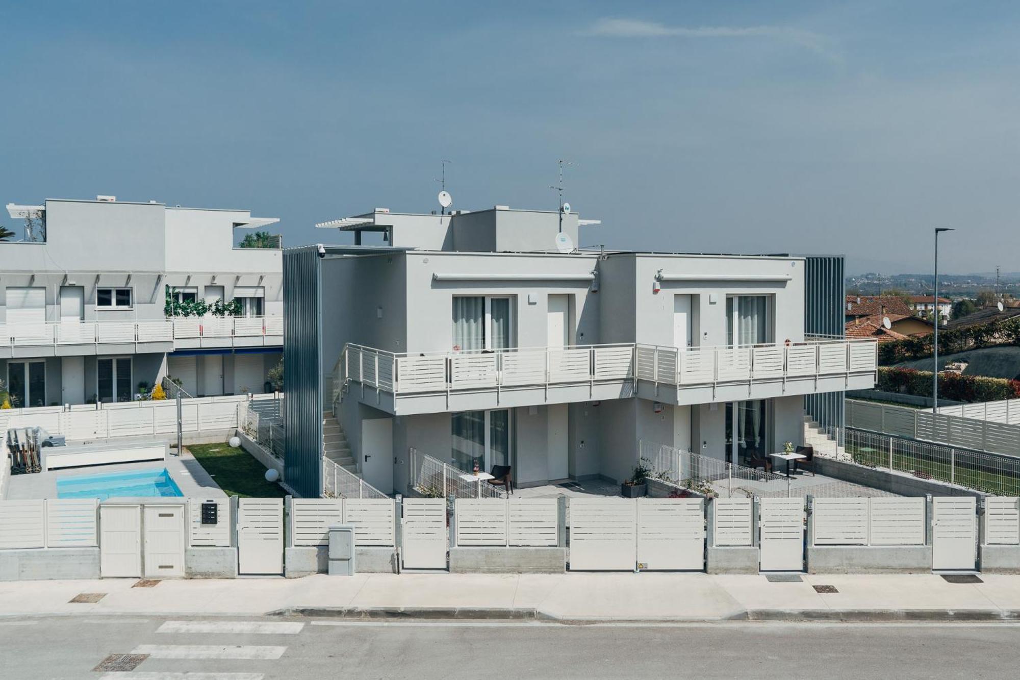 The Prince - Luxury Apartments With Pool 페스키에라델가르다 외부 사진